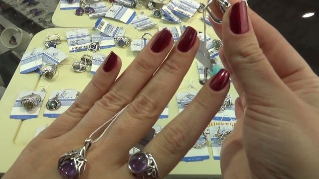 ОЧАРОВАННЫЕ, ОКОЛДОВАННЫЕ. ВОСХИТИТЕЛЬНЫЙ САМОРОДОК И БЛАГОРОДНЫЙ ЦИРКОН С смотреть онлайн