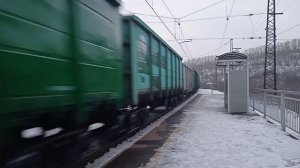 2ЭС6-270 С грузовым составом следует через о.п Топольники