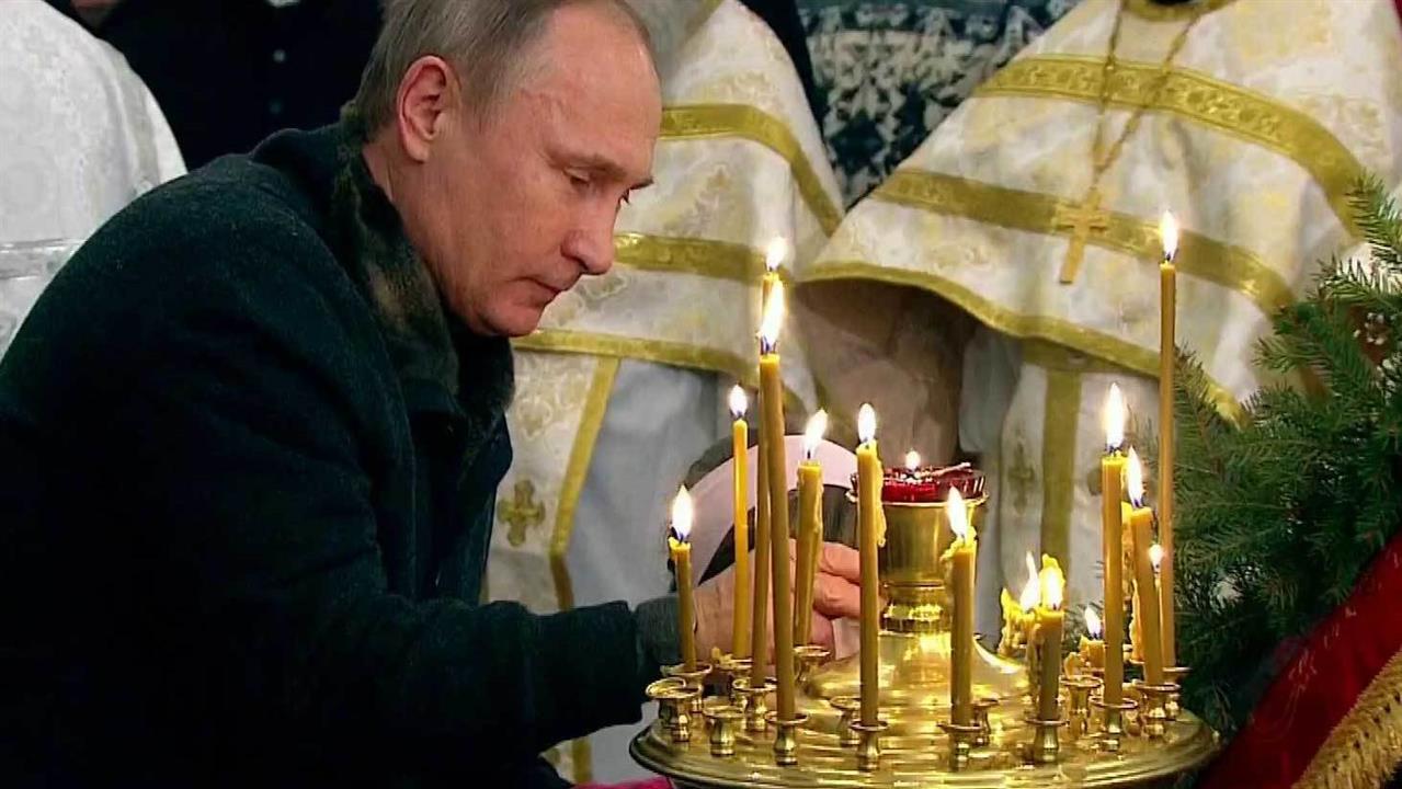путин и медведев со свечками в храме