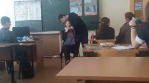 Урок ОБЖ. Как правельно накладывать жгут //// Lesson OBZH. How to correctly apply a tourniquet