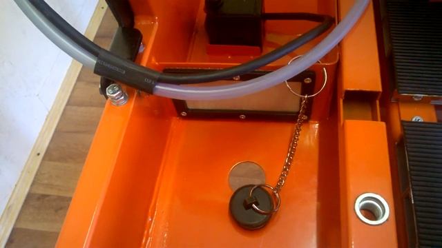 Огляд електричного плиткорізу Norton Clipper TR 232. Є в прокаті, оренда смотреть онлайн