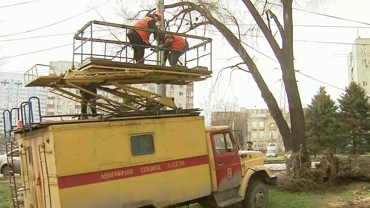 В Тульской, Владимирской и Рязанской областях ураганный ветер оборвал линии электропередачи