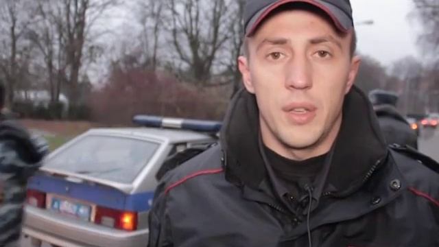 В Калининграде наряд полиции с поличным задержал квартирного вора смотреть онлайн