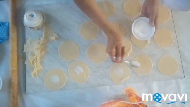 #Вареникисчернойсмородиной# учимсяиделаем# вкусныевареники Вареники с черной смородиной.