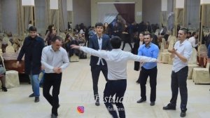 Друзья жениха зажигают на свадьбе !!