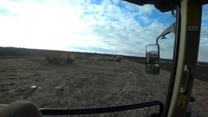 Вожу солому с поля к ферме . Разорванные рулоны.