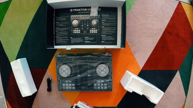 Native Instruments Traktor Kontrol S2 MK2 Digital DJ Controller Unboxing