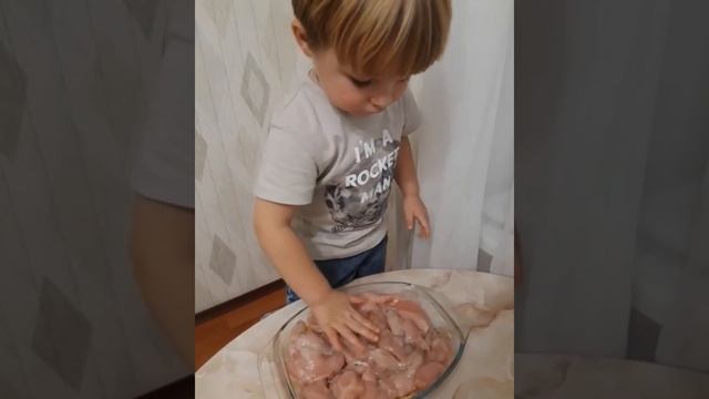 Готовим с сыном:курица с картошкой??,первый кулинарный опыт.