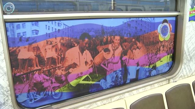 Поезд метро, посвящённый Всемирному фестивалю молодёжи и студентов, запустили в Новосибирске смотреть онлайн