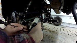 Замена задних колодок CFMOTO U8W