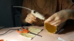 Оригинальный подарок своими руками.Как сделать кубок из конфет?