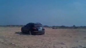 Дрифт Infiniti FX35 на песке