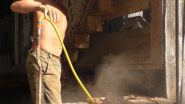 Ремонт брусового дома часть 2. Выпиливаю гнилой брус. смотреть онлайн