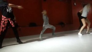 Девушки танцуют хип хоп!