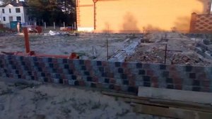 Отделка цоколя. Дом + гараж. Колотой гранитной брусчаткой 4