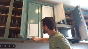 Technique for brushing and rolling your cabinets