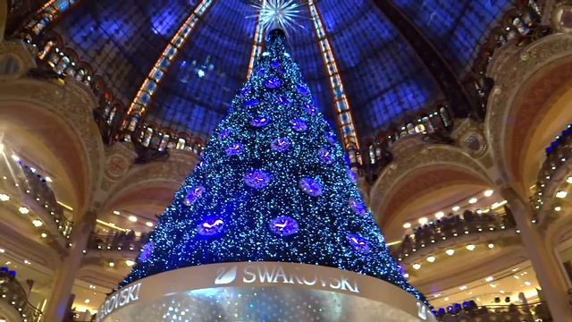 France, Paris. Galery Lafayette.mp4