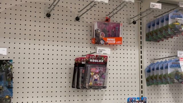 WE FOUND NEW PIGGY & ROBLOX TOYS!! | Roblox Gaming News & Merch смотреть онлайн