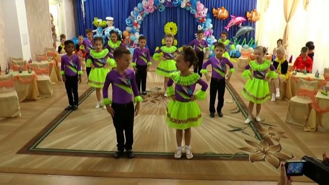 Современный танец на выпускном в детском саду