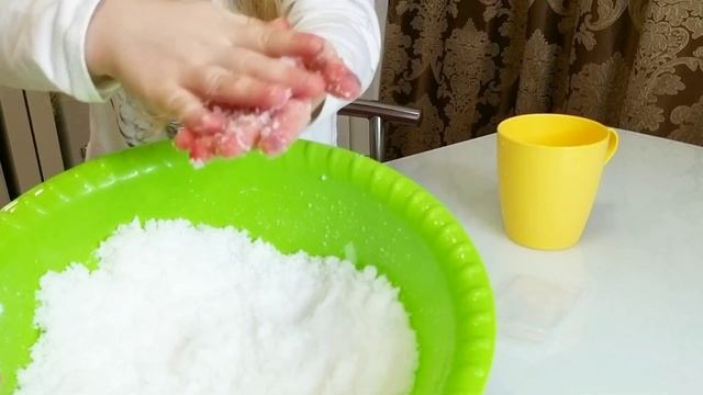 Искусственный снег. Лепим снеговика. смотреть онлайн