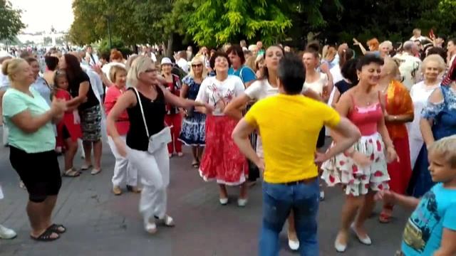 Танцы на Приморском.