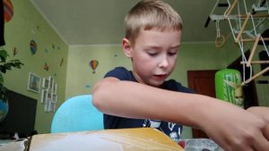 Обзор фигурки человека паука вдали от дома