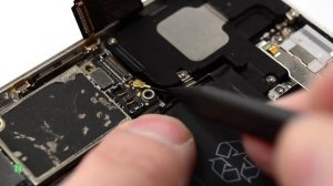 Замена материнской платы в айФоне (iPhone 6)