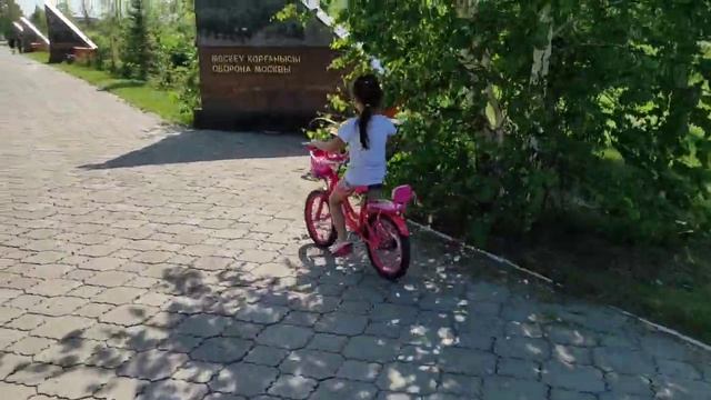 Босиком по горячему асфальту смотреть онлайн