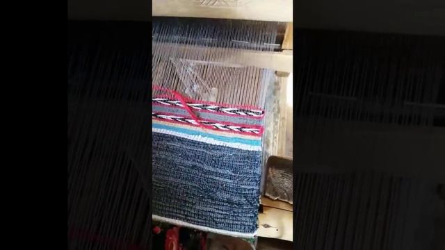 217 Мастер-класс по ткачеству половиков на ткацком .mp4 смотреть онлайн