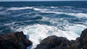 Волны и Бушующее море. Скалы. Звуки моря