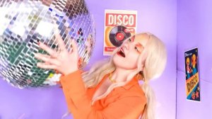 Бедная Русалка против Богатой Русалки! Домики одного цвета челлендж!