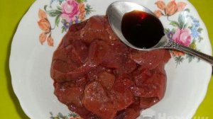 Печень свиная жареная с соевым соусом на сковороде