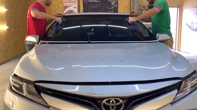 Замена лобового стекла Toyota Camry XV 70 2019 р.