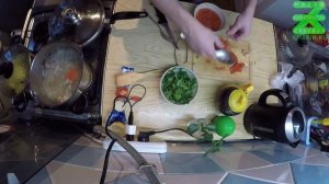 Жаркое из дикой утки с помидорами и луком