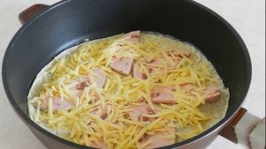 Блюда из лаваша:  Ленивый пирог из лаваша с сыром и колбасой на сковороде