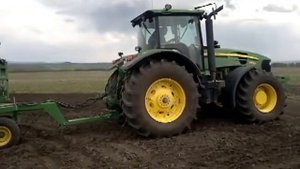 Трактор John Deere 7930 с сеялкой 1590