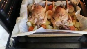 Перепелка с розмарином в духовке.