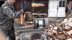 Конуснии дровокол морковка з маховиком на валу двигуна