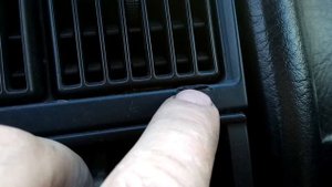 Авто освежитель попал на пластик