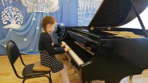 Васюкова Софья. В. А. Моцарт - Менуэт Фа мажор; В. Лессер - "Выходной день"