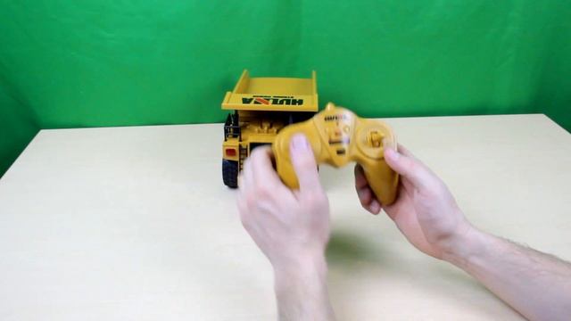 Енот Геннадий и его игрушки.Обзор самосвала,Геннадий Рулит!! смотреть онлайн