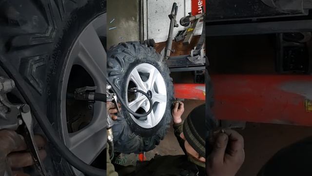 МегаЗАЗ-ЗаЛуАЗ ставим на литые диски ШИНЫ с КВАДРОЦИКЛА смотреть онлайн