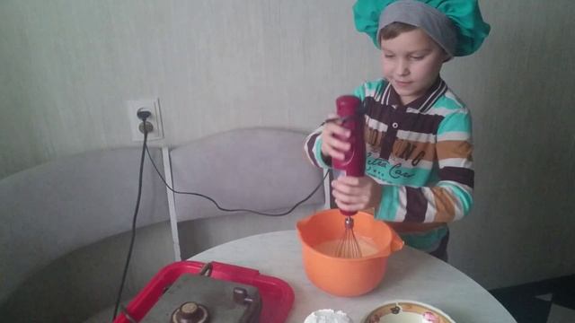 Кирилл Крендель готовит вафли смотреть онлайн