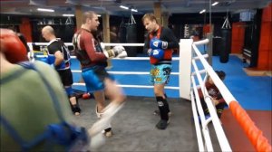 Muay Thai. Джеб-апперкот-хук-локоть-мидлкик-лоукик