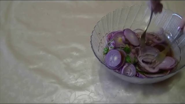 Маринованный  лук к мясу.как приготовить маринованный лук.
