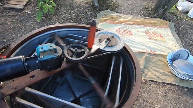 КАКАЯ МЕДОГОНКА ЛУЧШЕ ДЛЯ КОЧЁВКИ, РУЧНАЯ ИЛИ С ПРИВОДОМ? МОЯ УНИВЕРСАЛЬНАЯ МЕДОГОНКА! смотреть онлайн