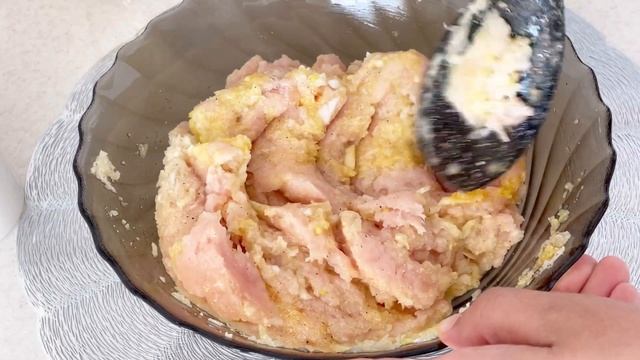 Куриные котлеты с хрустящей корочкой. Жаренные куриные котлеты. смотреть онлайн