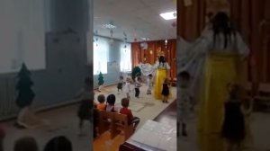 Танец на осенний бал в 1 младшей группе