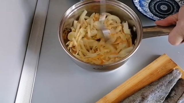 Рыба на луковой подушке под апельсиновым маринадом. В духовке, в бумаге, нереально вкусно!