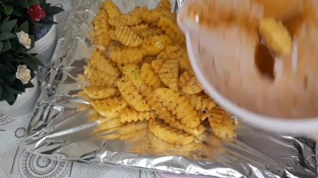 Жареный картошка в духовке на обед ?? смотреть онлайн